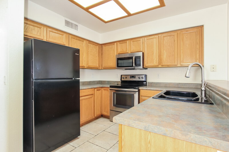 2,270/Mo, 3528 W Chama Rd Glendale, AZ 85310 Kitchen View