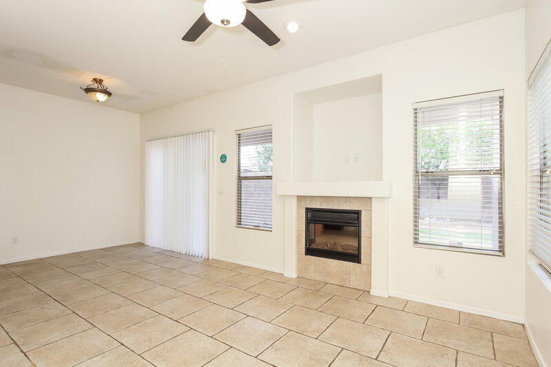 2,270/Mo, 3528 W Chama Rd Glendale, AZ 85310 Family Room View