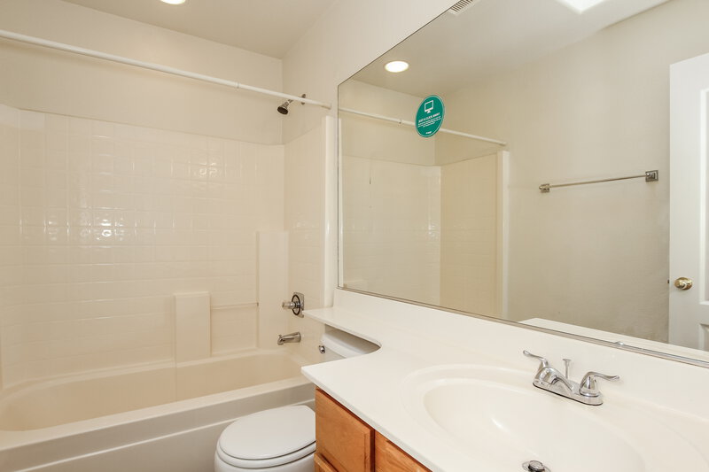 2,270/Mo, 3528 W Chama Rd Glendale, AZ 85310 Bathroom View