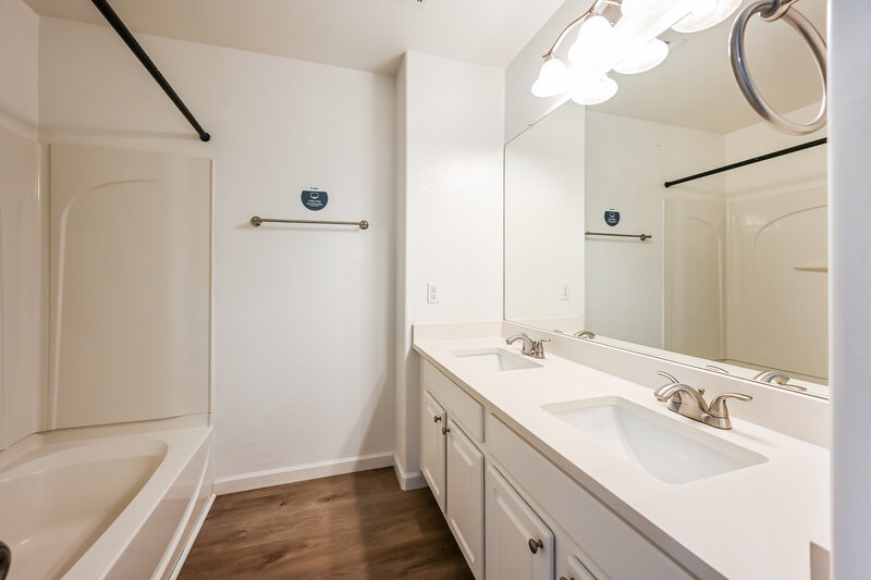 2,380/Mo, 15825 W Redfield Rd Surprise, AZ 85379 Bathroom View