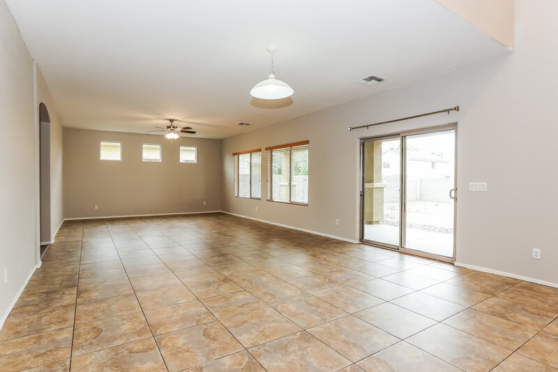 2,515/Mo, 7420 S 15th Dr Phoenix, AZ 85041 Living Room View