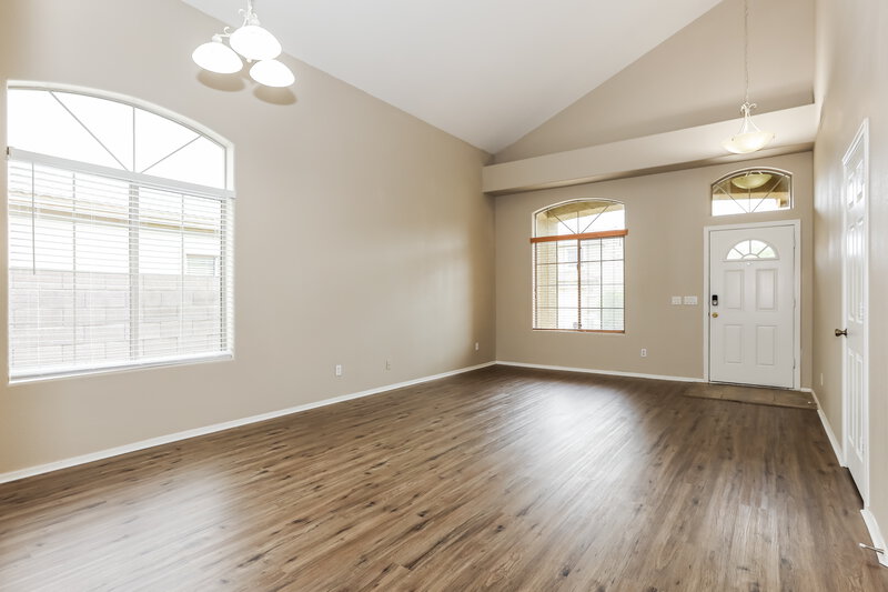 2,515/Mo, 7420 S 15th Dr Phoenix, AZ 85041 Living Room View 2