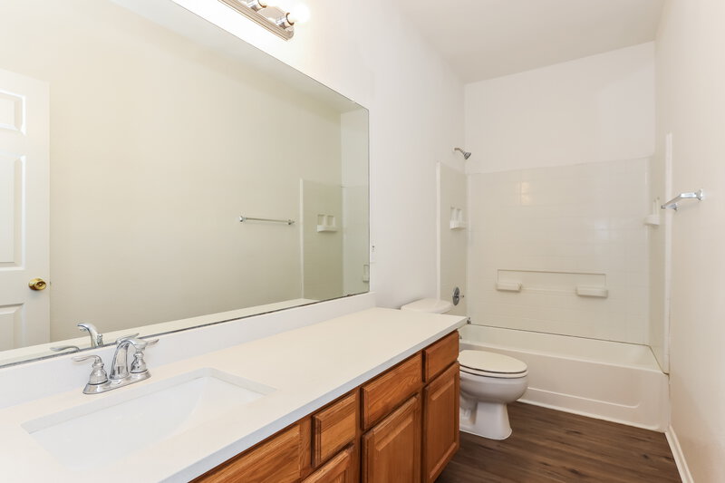 2,515/Mo, 7420 S 15th Dr Phoenix, AZ 85041 Bathroom View