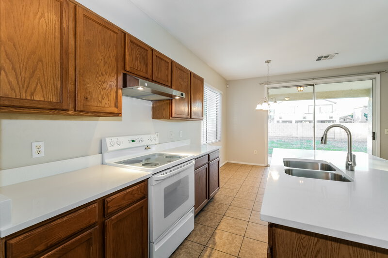 2,185/Mo, 6963 W Palmaire Ave Glendale, AZ 85303 Kitchen View 2