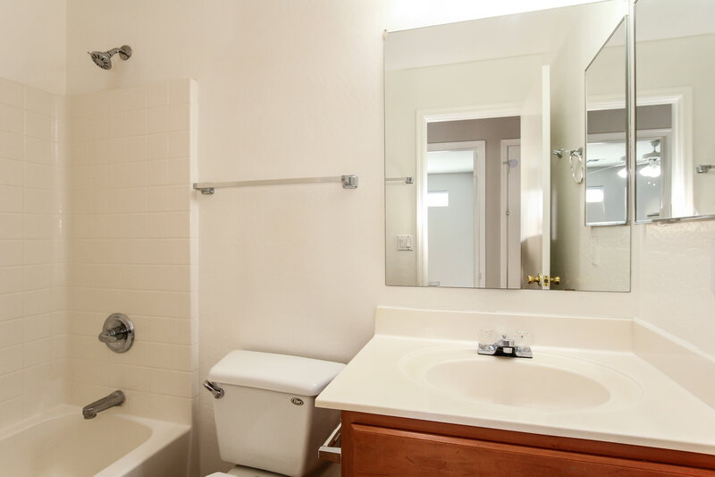 1,910/Mo, 15066 W Buchanan St Goodyear, AZ 85338 Bathroom View