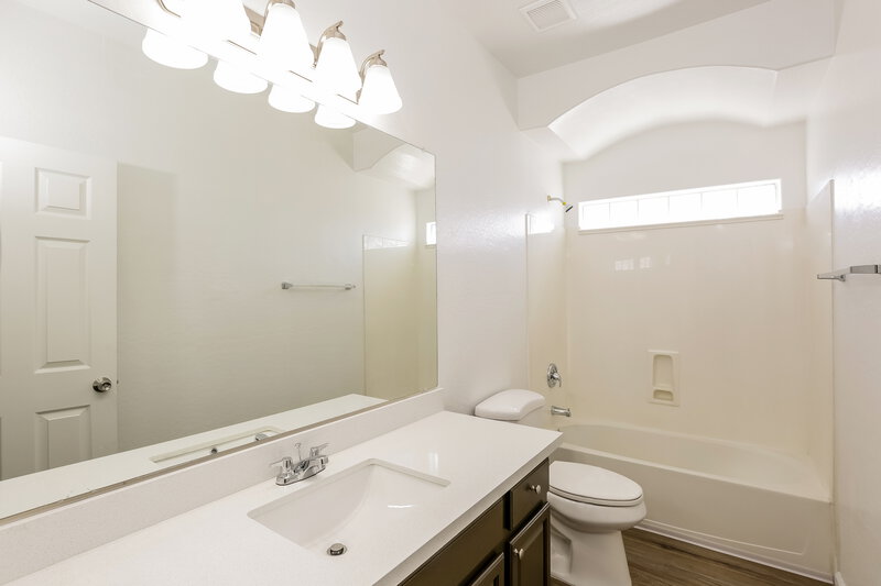 2,505/Mo, 13311 W Stella Ln Litchfield Park, AZ 85340 Bathroom View