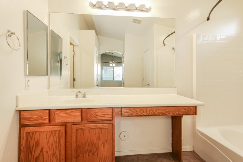 1,955/Mo, 25549 W Winslow Ave Buckeye, AZ 85326 Main Bathroom View