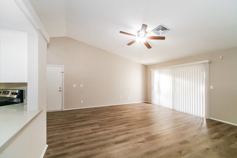 2,085/Mo, 8045 W Larkspur Dr Peoria, AZ 85381 Living Room View