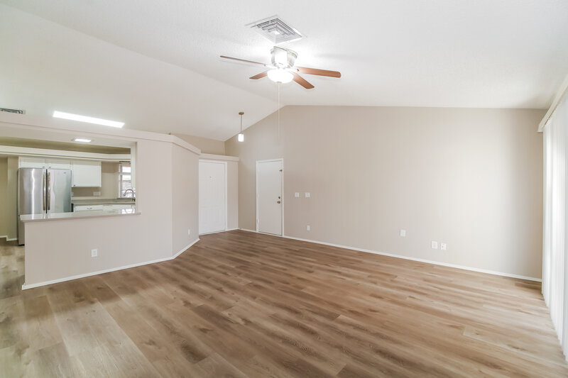 2,085/Mo, 8045 W Larkspur Dr Peoria, AZ 85381 Living Room View 2