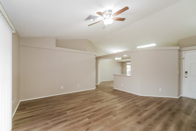 2,085/Mo, 8045 W Larkspur Dr Peoria, AZ 85381 Living Room View 3