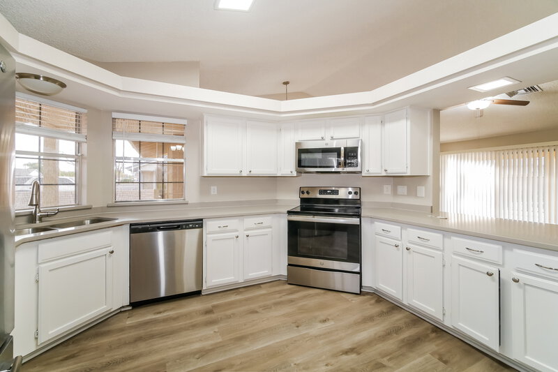 2,085/Mo, 8045 W Larkspur Dr Peoria, AZ 85381 Kitchen View 3