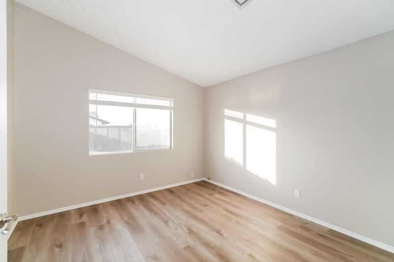 2,085/Mo, 8045 W Larkspur Dr Peoria, AZ 85381 Bedroom View