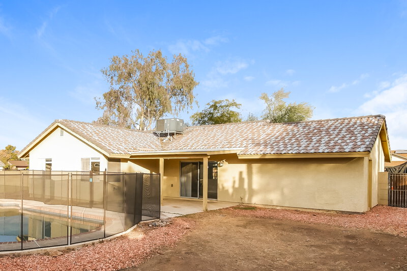 2,085/Mo, 8045 W Larkspur Dr Peoria, AZ 85381 Rear View