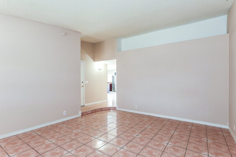 2,075/Mo, 8516 W Roma Ave Phoenix, AZ 85037 Living Room View