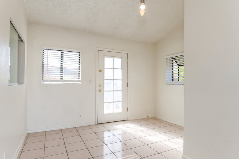 2,075/Mo, 8516 W Roma Ave Phoenix, AZ 85037 Dining Room View