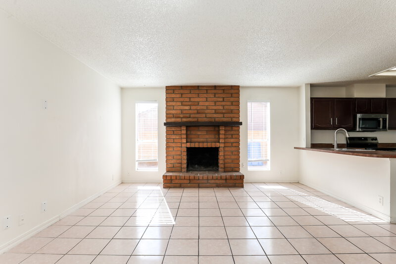 2,075/Mo, 8516 W Roma Ave Phoenix, AZ 85037 Family Room View