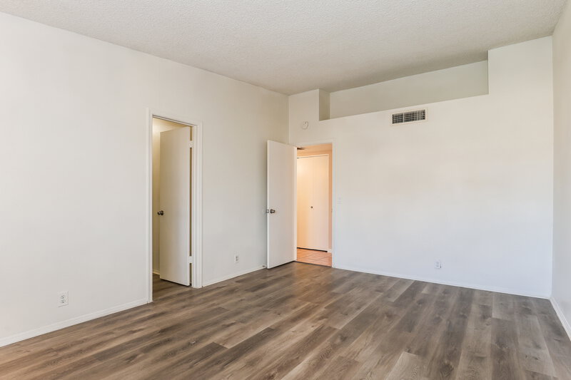 2,075/Mo, 8516 W Roma Ave Phoenix, AZ 85037 Bedroom View