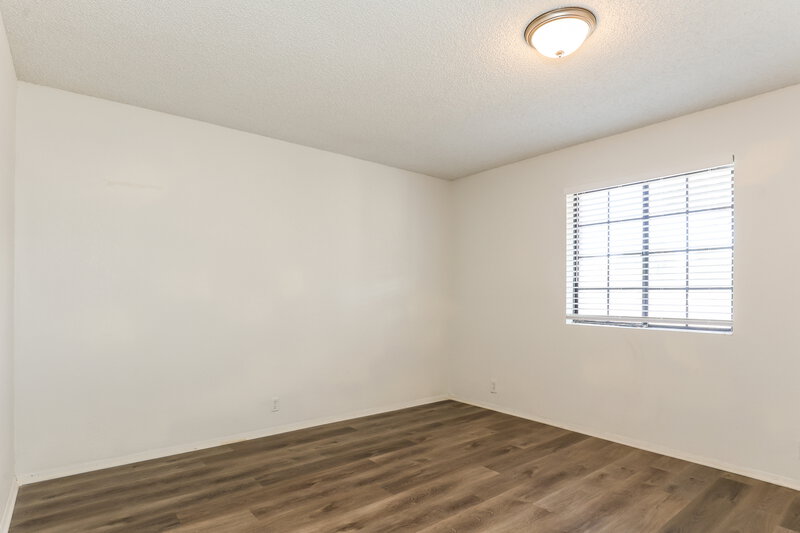 2,075/Mo, 8516 W Roma Ave Phoenix, AZ 85037 Bedroom View 3