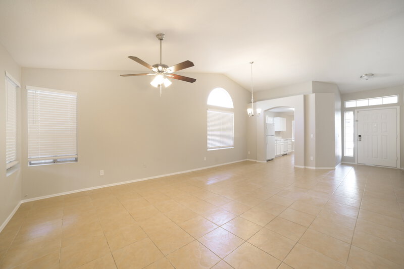 2,195/Mo, 8556 W Ocotillo Rd Glendale, AZ 85305 Living Room View