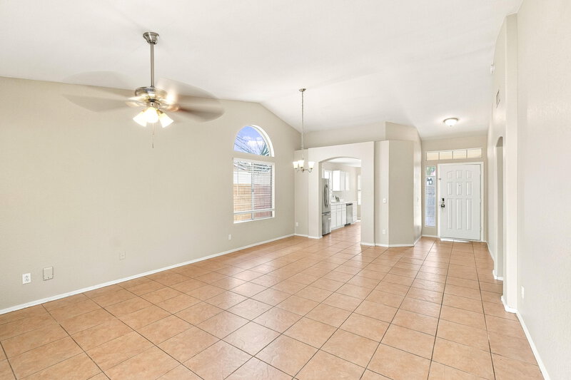2,080/Mo, 8556 W Ocotillo Rd Glendale, AZ 85305 Living Room View