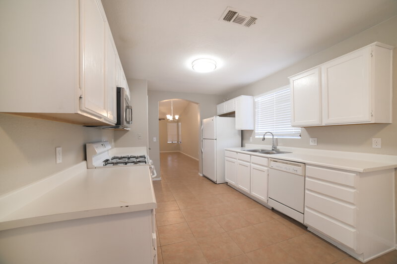 2,195/Mo, 8556 W Ocotillo Rd Glendale, AZ 85305 Kitchen View 2
