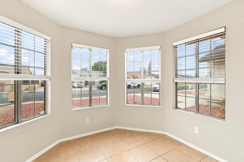 2,080/Mo, 8556 W Ocotillo Rd Glendale, AZ 85305 Breakfast Nook View