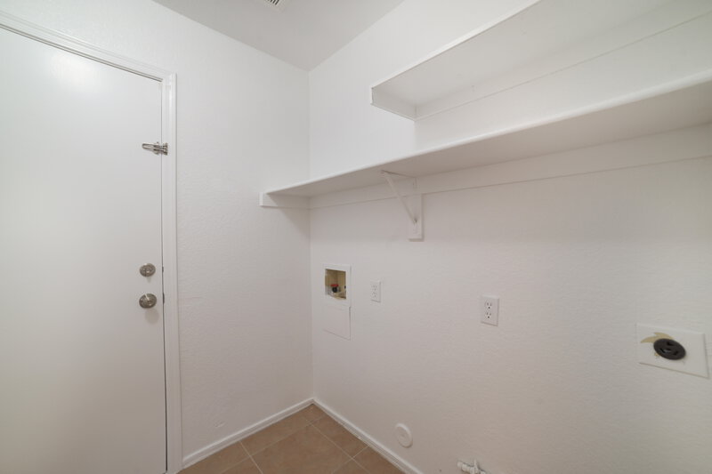 2,195/Mo, 8556 W Ocotillo Rd Glendale, AZ 85305 Walk In Closet View