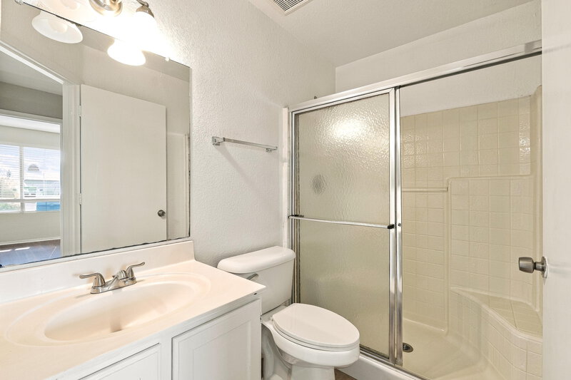 2,080/Mo, 8556 W Ocotillo Rd Glendale, AZ 85305 Primary Bathroom View 2