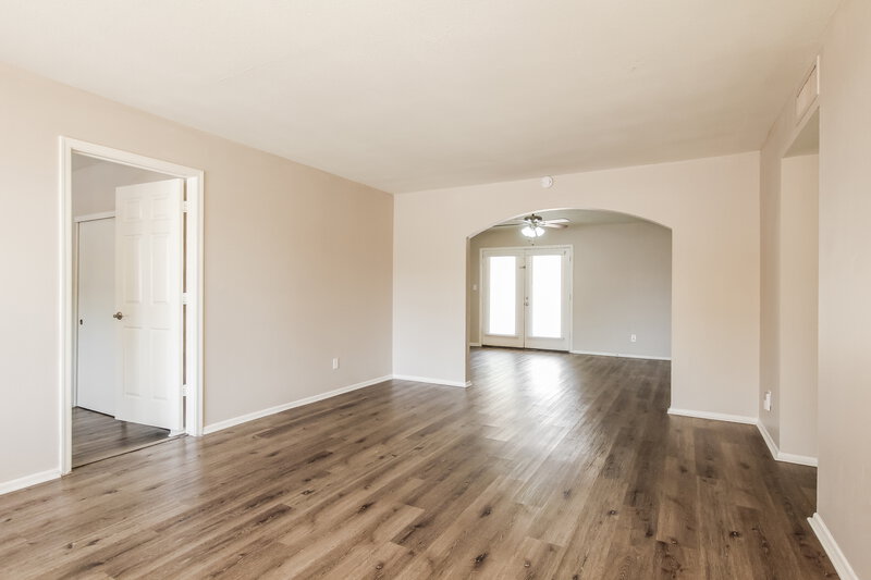 1,995/Mo, 9103 N 63rd Ln Glendale, AZ 85302 Living Room View