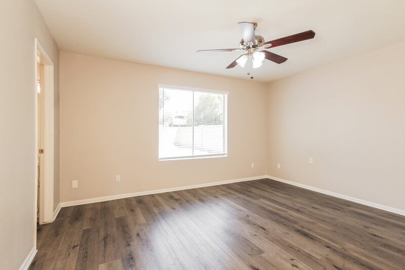 1,995/Mo, 9103 N 63rd Ln Glendale, AZ 85302 Main Bedroom View