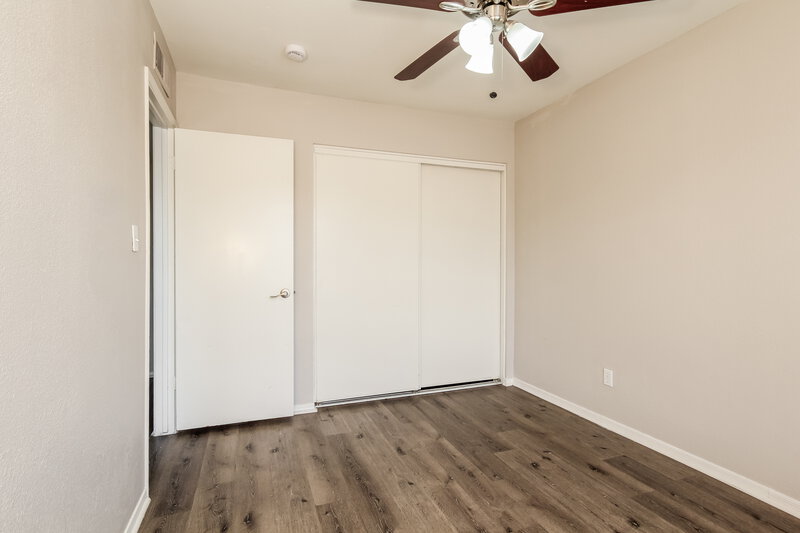 1,995/Mo, 9103 N 63rd Ln Glendale, AZ 85302 Bedroom View