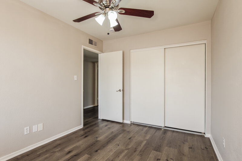 1,995/Mo, 9103 N 63rd Ln Glendale, AZ 85302 Bedroom View 2