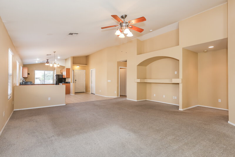 2,095/Mo, 2213 W Saint Charles Ave Phoenix, AZ 85041 Living Room View
