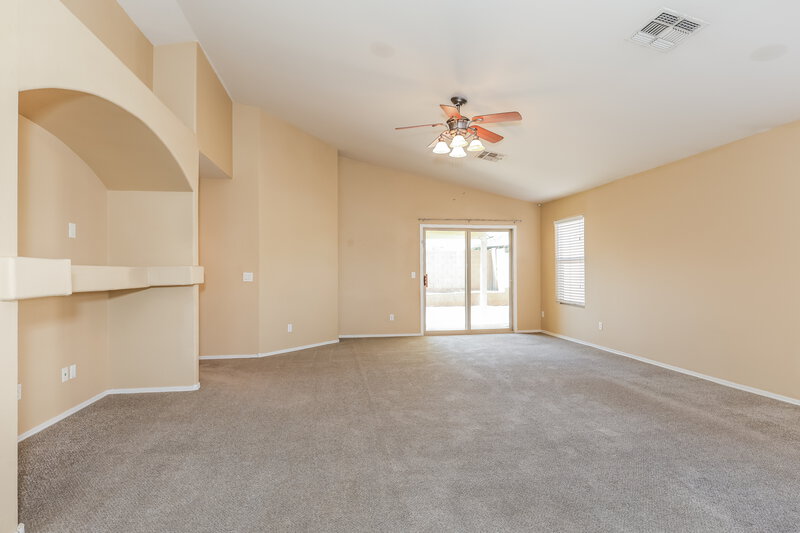 2,095/Mo, 2213 W Saint Charles Ave Phoenix, AZ 85041 Living Room View 2