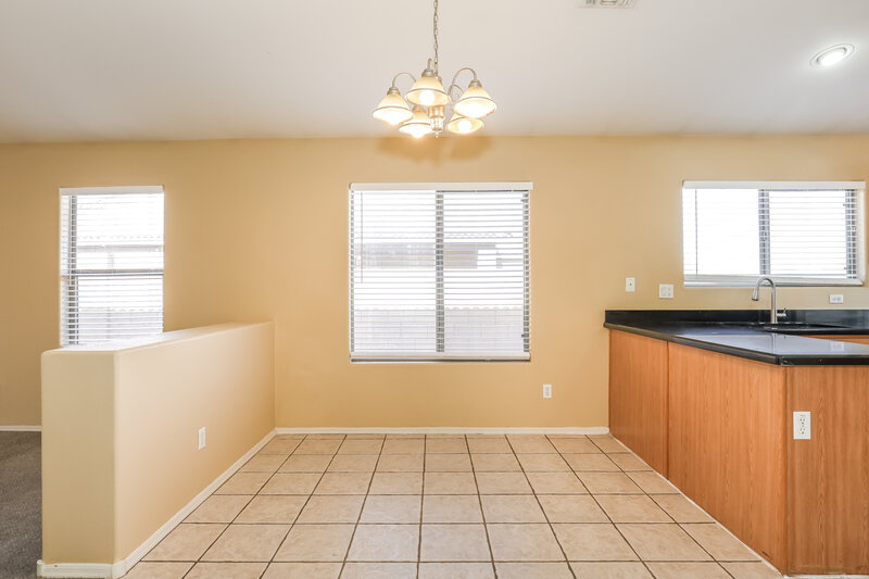 2,095/Mo, 2213 W Saint Charles Ave Phoenix, AZ 85041 Dining Room View