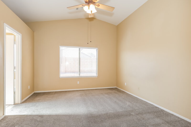 2,095/Mo, 2213 W Saint Charles Ave Phoenix, AZ 85041 Main Bedroom View