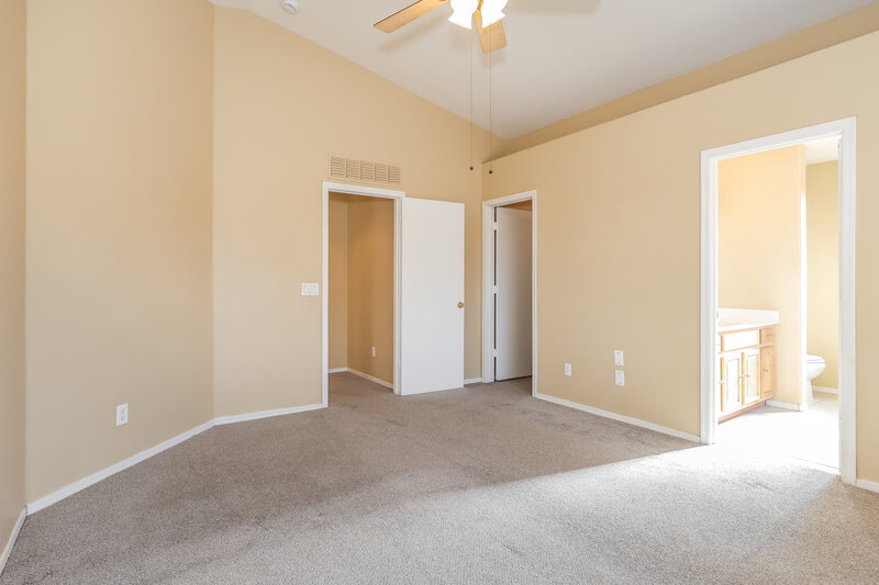 2,095/Mo, 2213 W Saint Charles Ave Phoenix, AZ 85041 Main Bedroom View 2