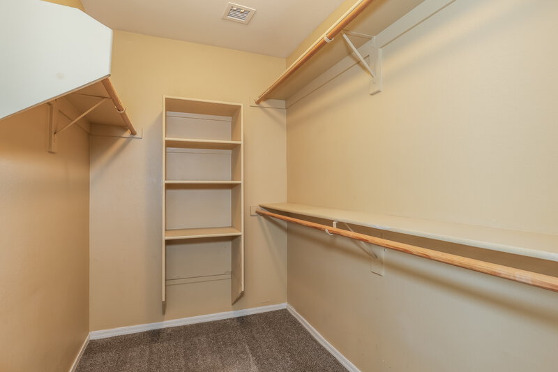 2,095/Mo, 2213 W Saint Charles Ave Phoenix, AZ 85041 Walk In Closet View