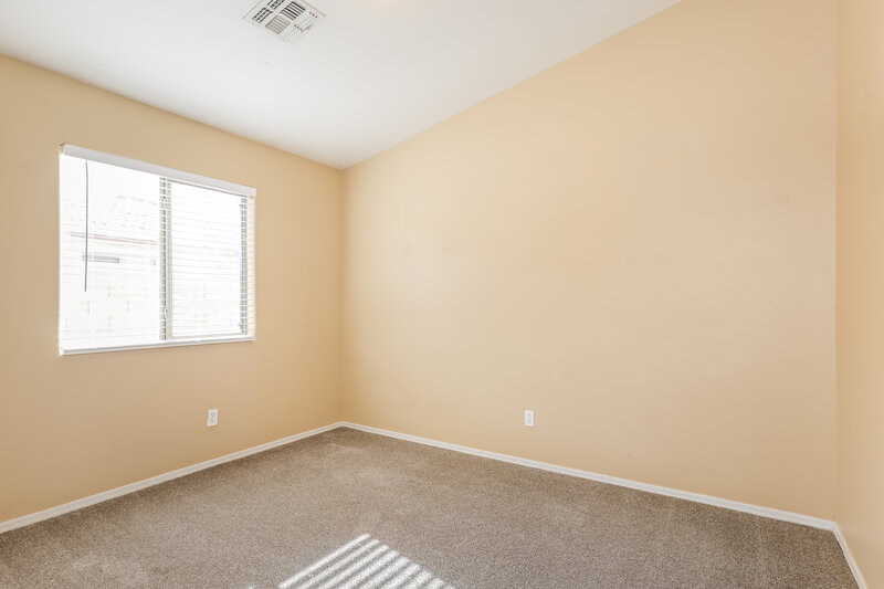2,095/Mo, 2213 W Saint Charles Ave Phoenix, AZ 85041 Bedroom View 2