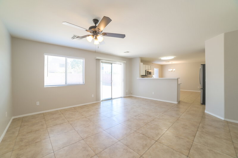 2,410/Mo, 5709 S 34th Ave Phoenix, AZ 85041 Living Room View 2