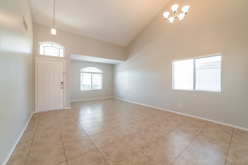 2,410/Mo, 5709 S 34th Ave Phoenix, AZ 85041 Family Room View