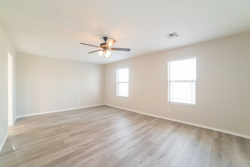 2,410/Mo, 5709 S 34th Ave Phoenix, AZ 85041 Main Bedroom View