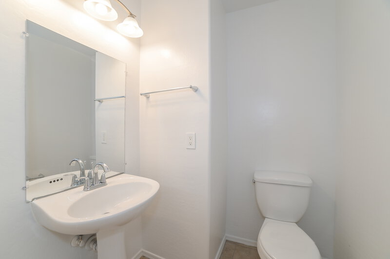 2,410/Mo, 5709 S 34th Ave Phoenix, AZ 85041 Main Bedroom View 4