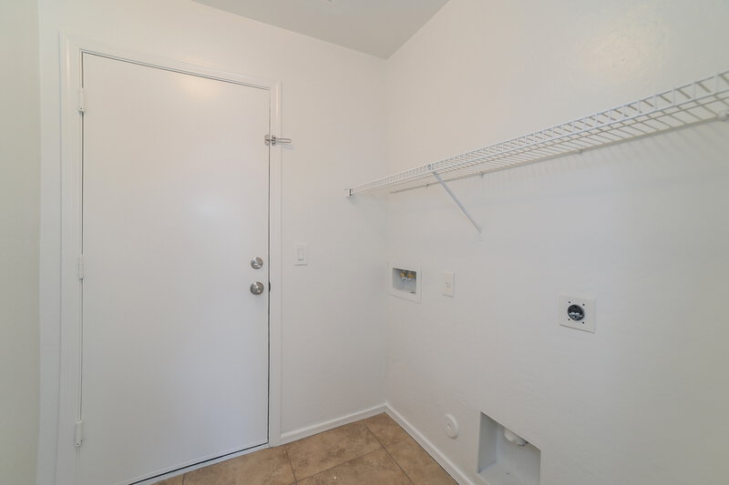 2,410/Mo, 5709 S 34th Ave Phoenix, AZ 85041 Walk In Closet View