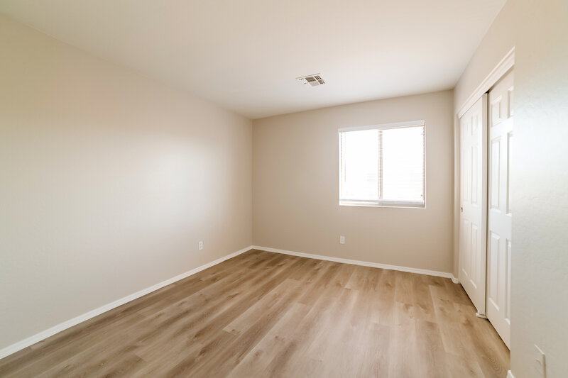 2,410/Mo, 5709 S 34th Ave Phoenix, AZ 85041 Bedroom View 3