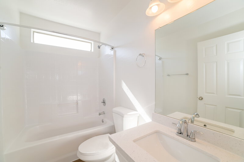 2,410/Mo, 5709 S 34th Ave Phoenix, AZ 85041 Bathroom View