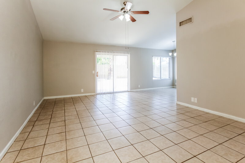 2,095/Mo, 6157 N 87th Ln Glendale, AZ 85305 Living Room View