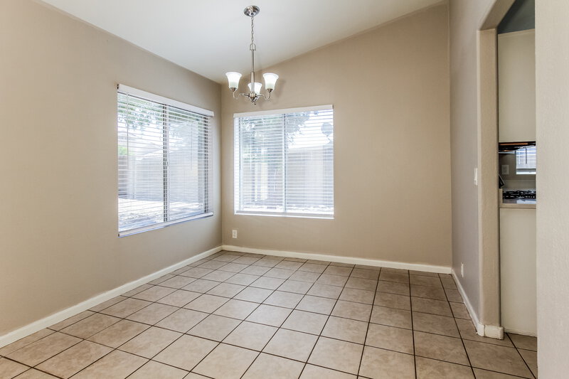 2,095/Mo, 6157 N 87th Ln Glendale, AZ 85305 Dining Room View