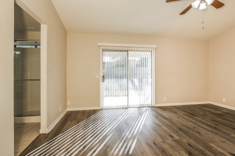 2,105/Mo, 6157 N 87th Ln Glendale, AZ 85305 Main Bedroom View 2