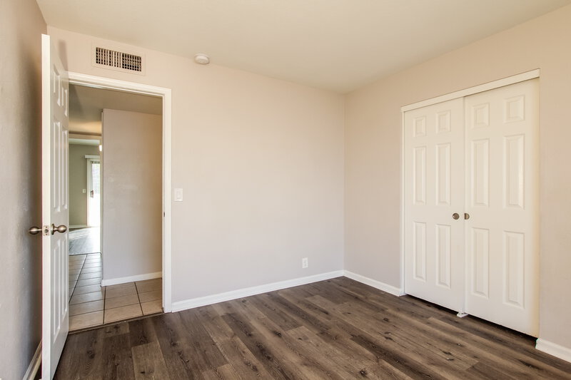 2,105/Mo, 6157 N 87th Ln Glendale, AZ 85305 Bedroom View 2